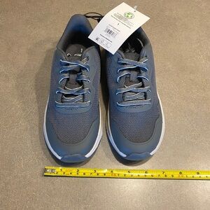 NWT Boys Size 1 Shoes Gray Mesh Joggers From Wal-Mart New